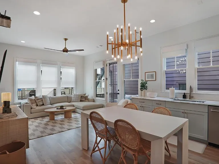 691 Eustace St — Photo 3