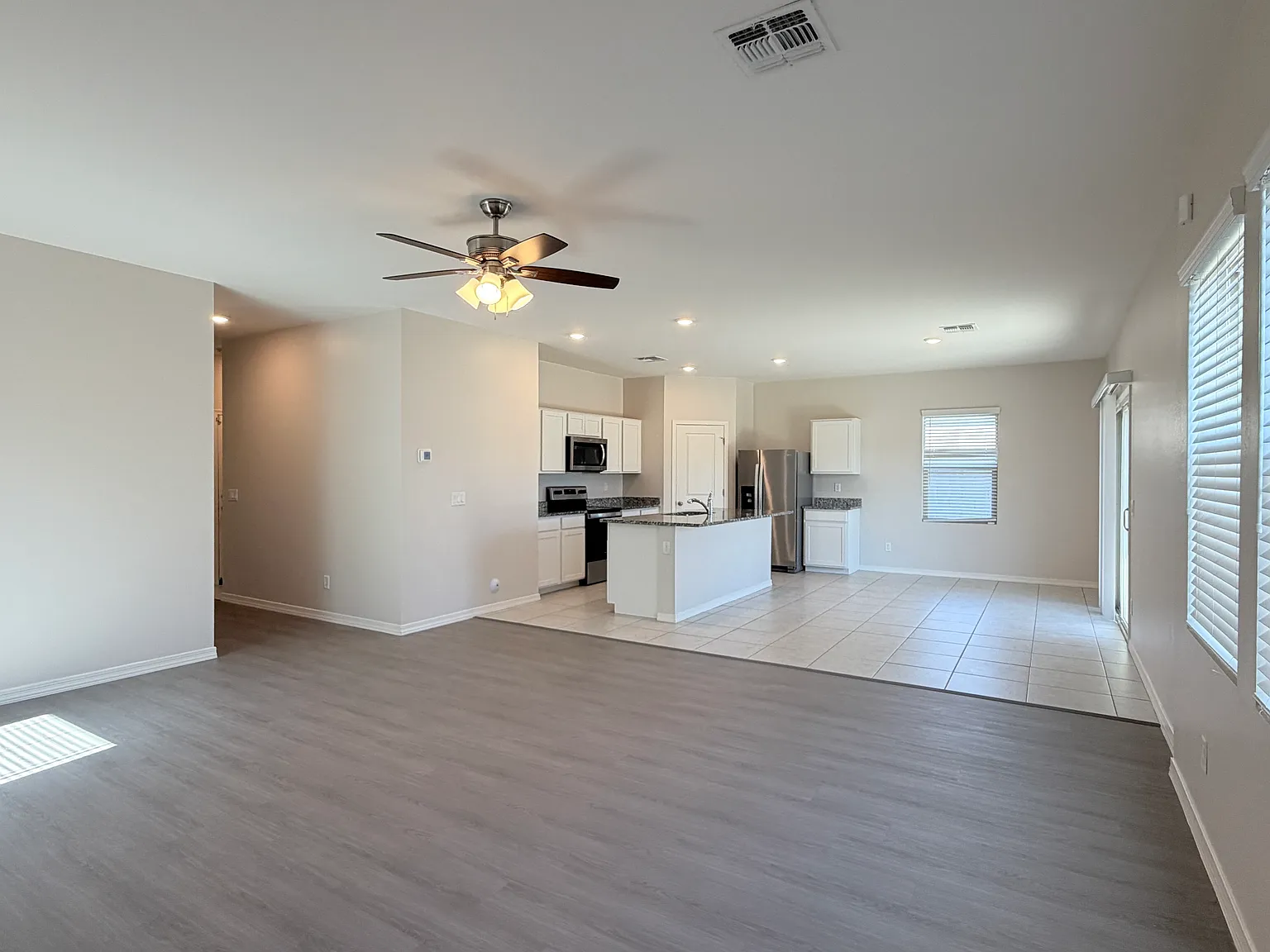 5 bed, 2688 sqft, $2,525 — Photo 4