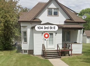 104 3rd St E, Halstad, MN 56548