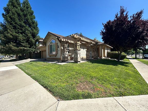 3rd image of 685 Stetson Dr