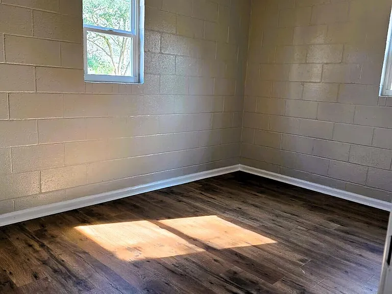532 Hampton Ave NW — Photo 3