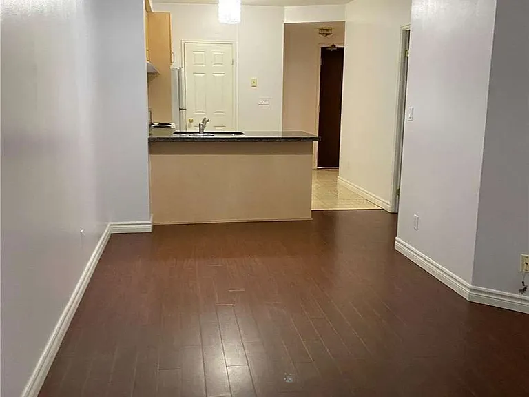 55 Bloor St E #709 — Photo 8