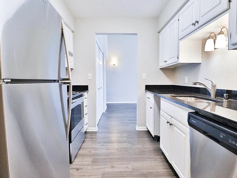 Lake Country Village Apartments — Photo 40