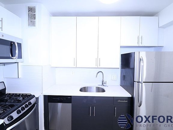 4th image of 4140 Denman St #6R
