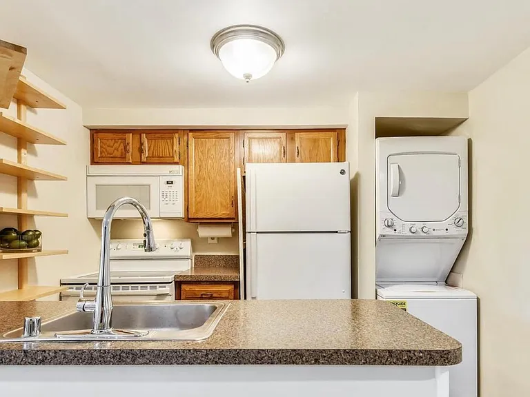 1342 Corcoran St NW #B — Photo 5