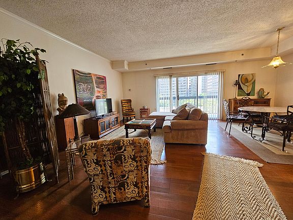 5th image of 1211 S Eads St APT 406