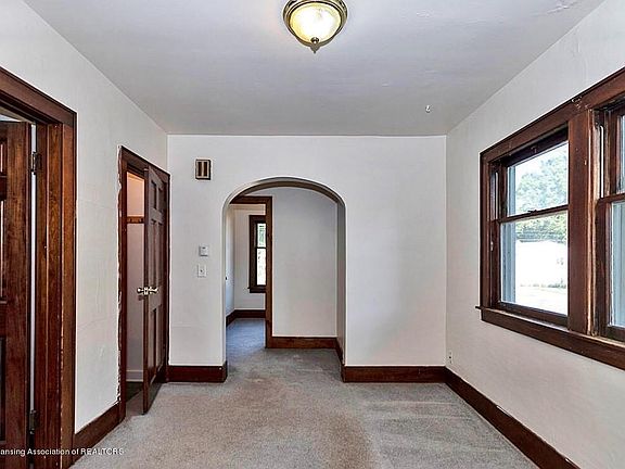 2nd image of 556 N Hagadorn Rd