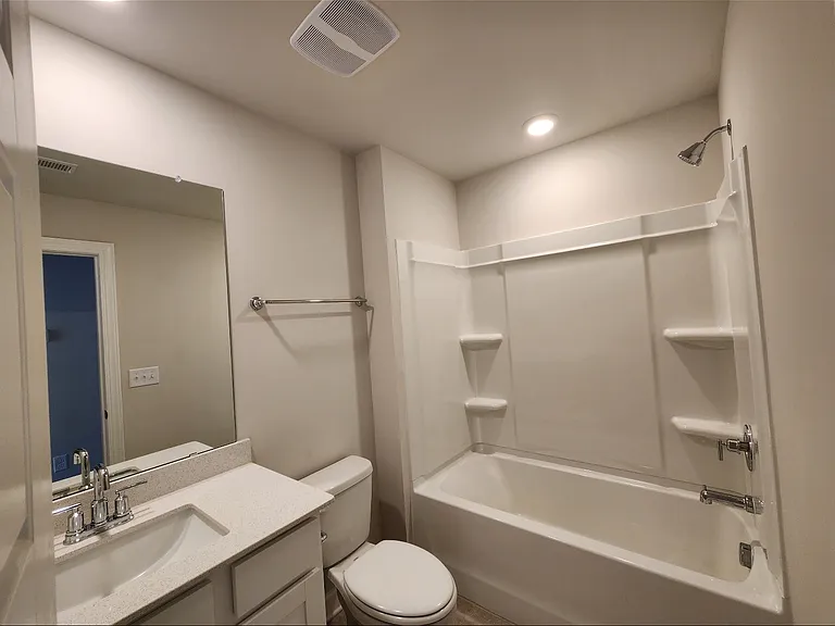 111 Telford Dr — Photo 2