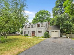 52 Grove St, Oakland, NJ 07436