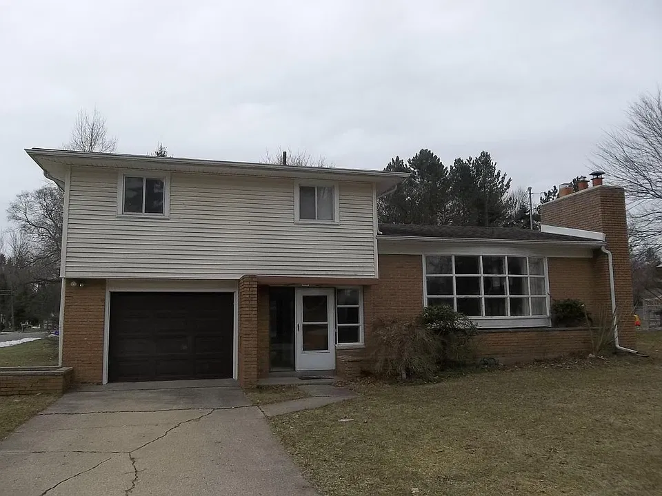 601 Crescent Dr