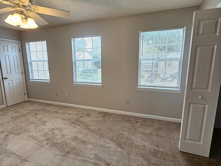 2388 Gregory Dr — Photo 35