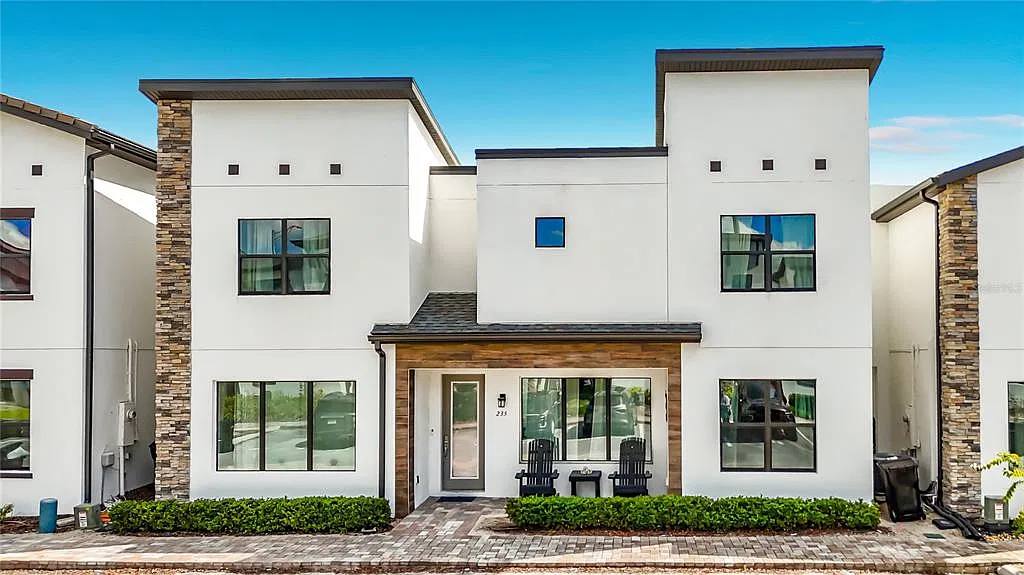3 bed, 3.0 bath, 2205 sqft, $2,600 — Photo 3