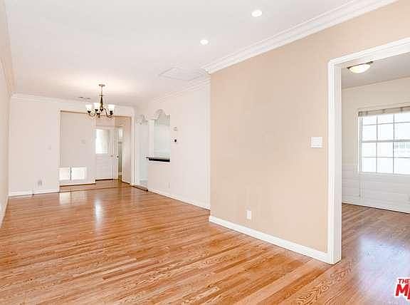 5th image of 2648 Montrose Ave