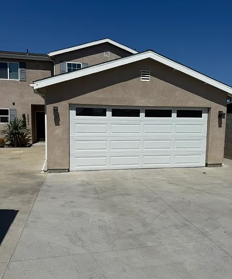 2243 N Continental Ave — Photo 1