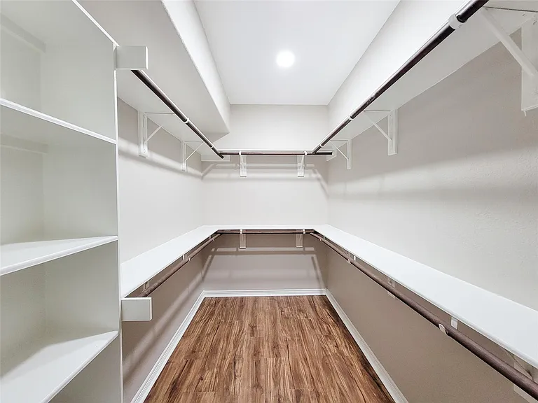23111 Broad Springs Ct — Photo 30