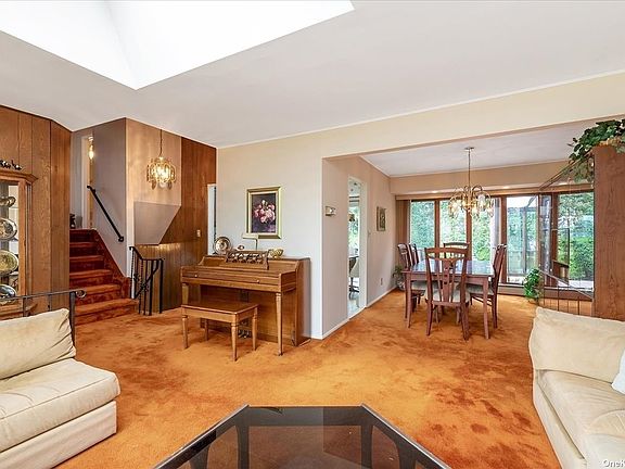 5th image of 44 Eileen Ave