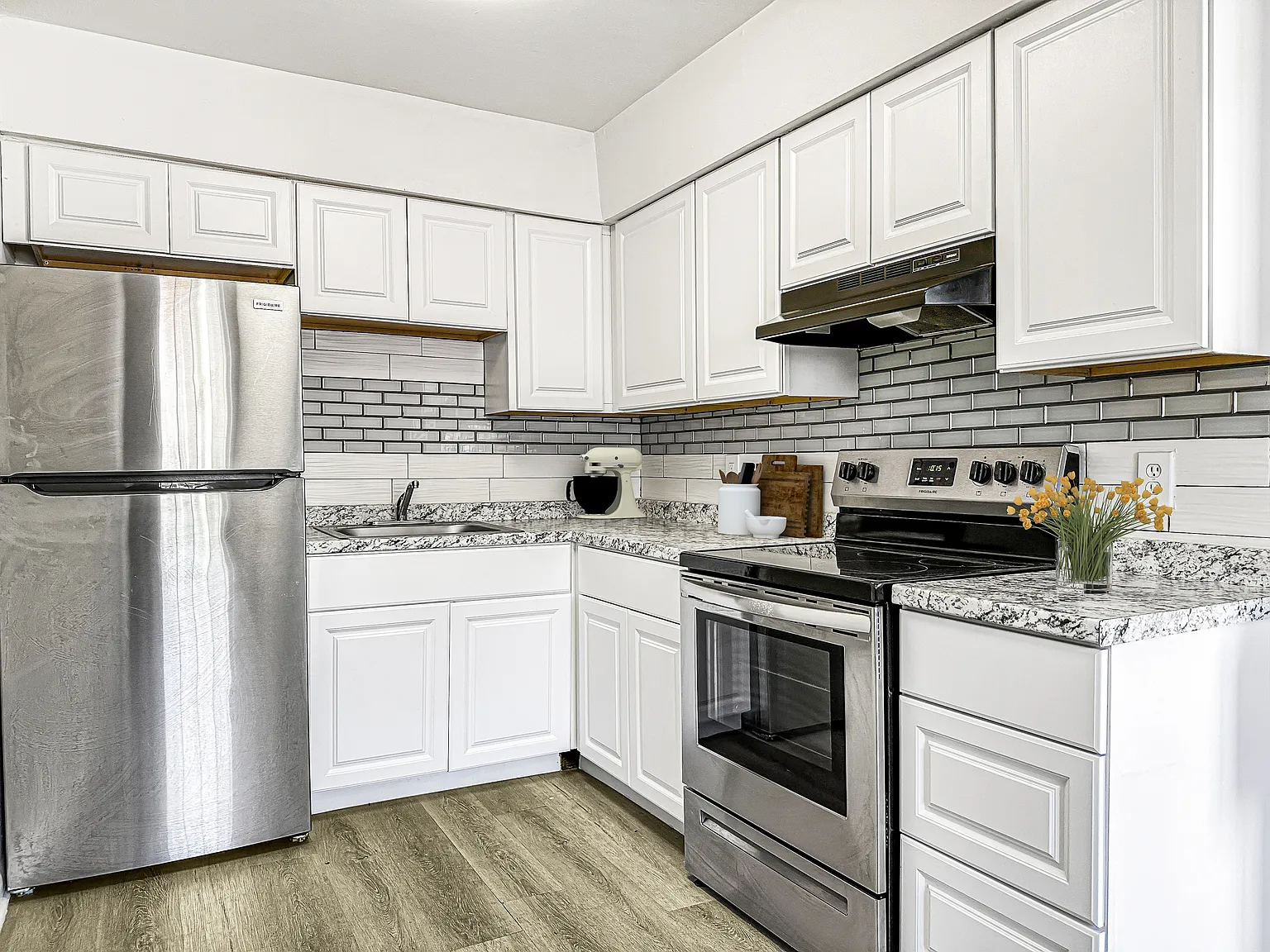 Regency Court — Photo 4