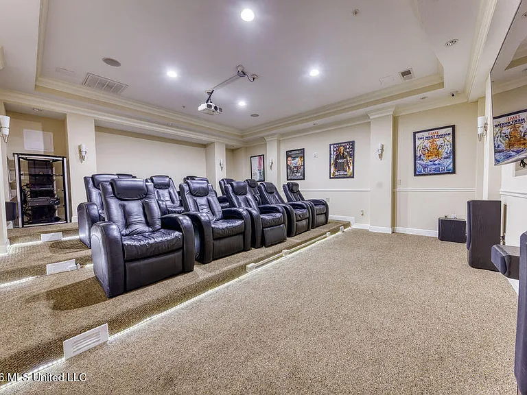 2230 Beach Dr #301 — Photo 28