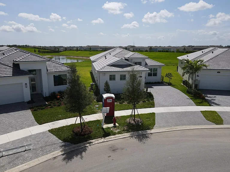 10231 SW Latium Way — Photo 28