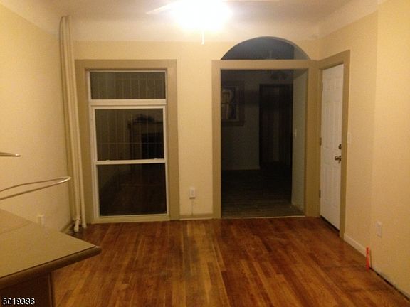 2nd image of 50 Oriental St