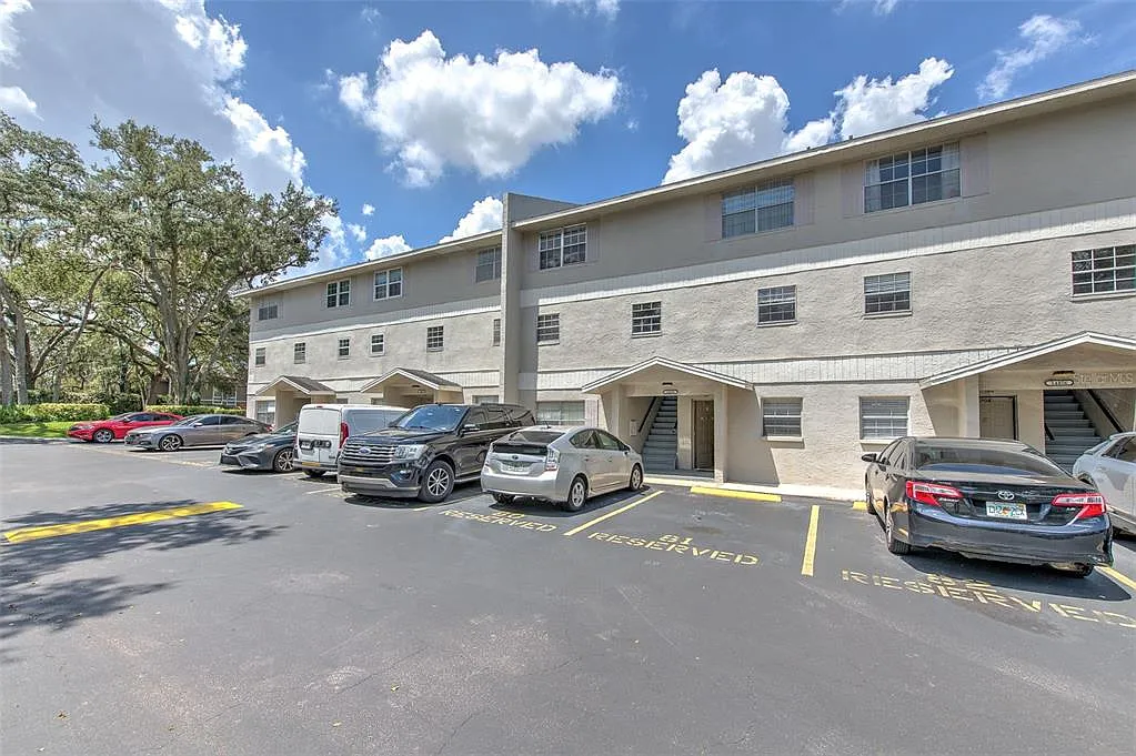 2 bed, 2.5 bath, 1284 sqft, $1,695 — Photo 1