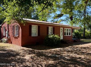 17100 Barnes Dr, Laurinburg, NC 28352