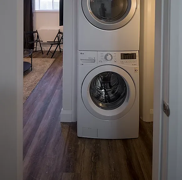 858 Bronson Ave — Photo 16