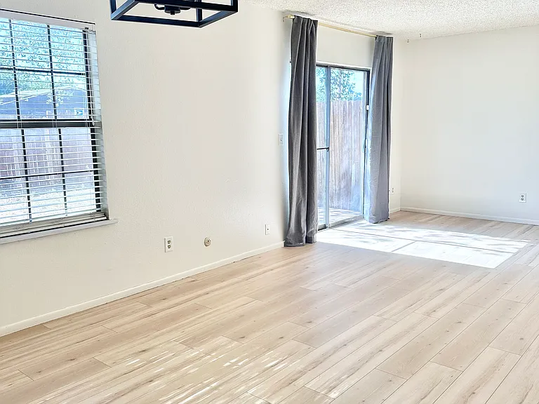 2305 N Grand Ave #B — Photo 15