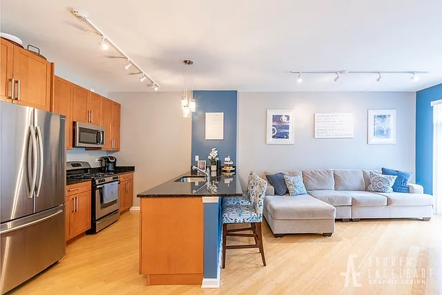 757 W 14th St #1B — Photo 4