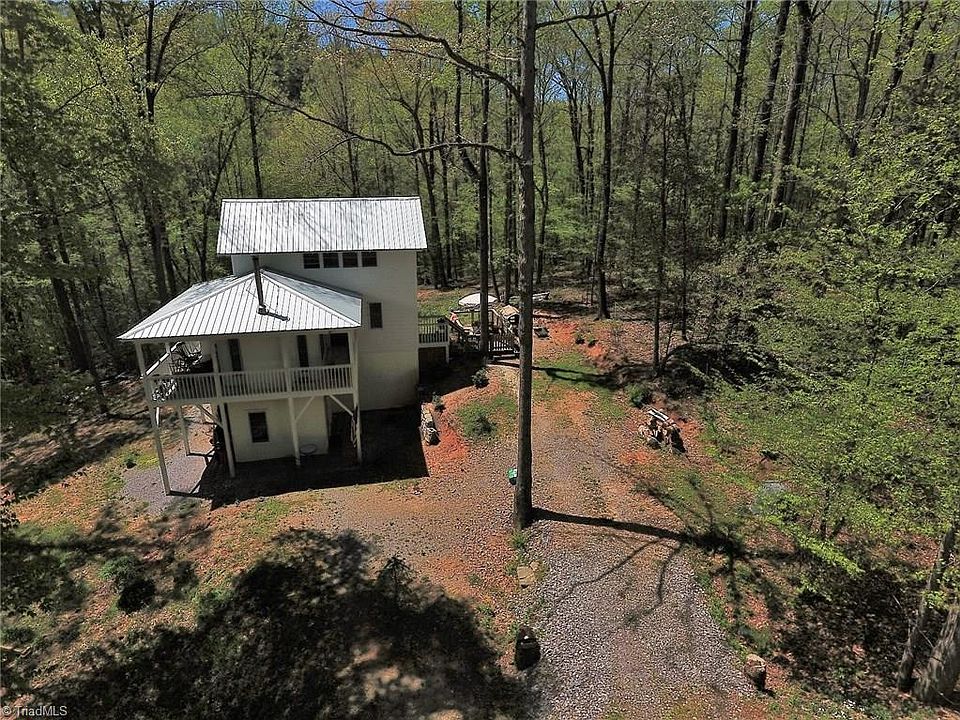 1st image of 166 Zinzendorf Ln