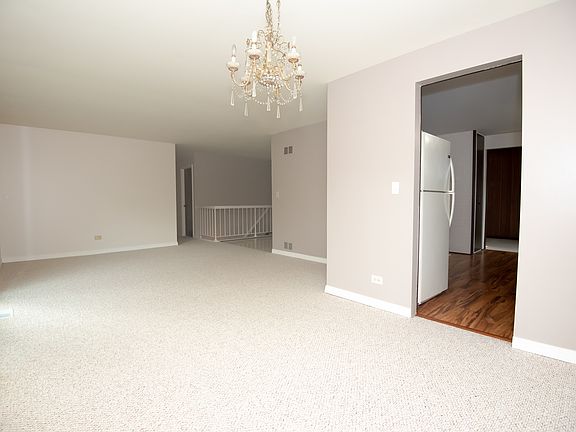 3rd image of 515 E Granville Ave