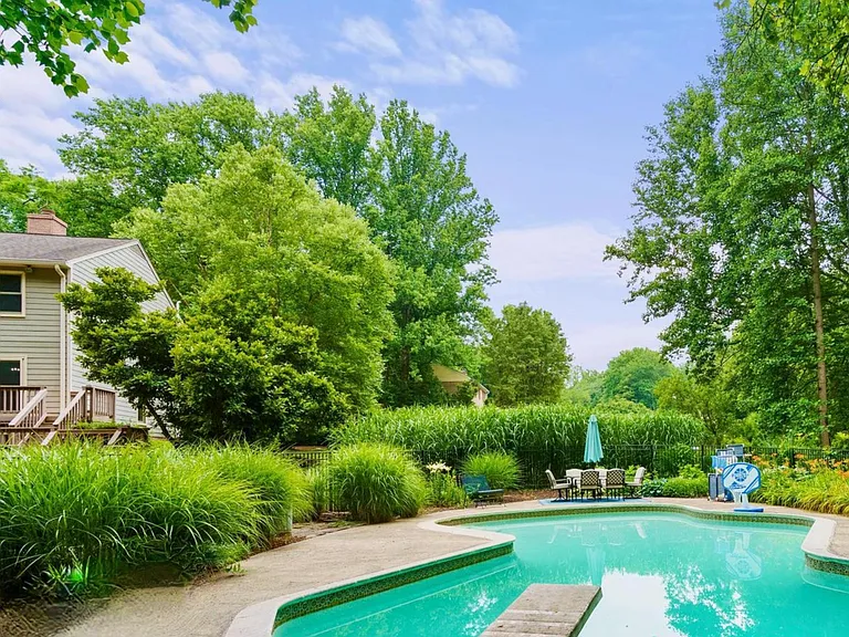 11002 Warwickshire Dr — Photo 2