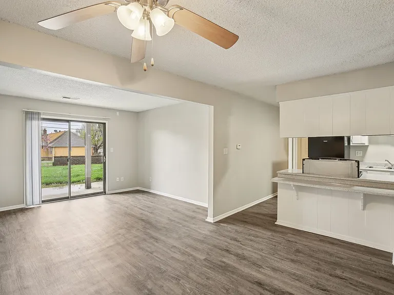 Flats at Wildwood — Photo 11