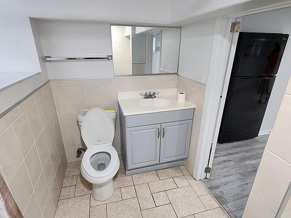 3rd image of 3920 N Lockwood Ave #Ll