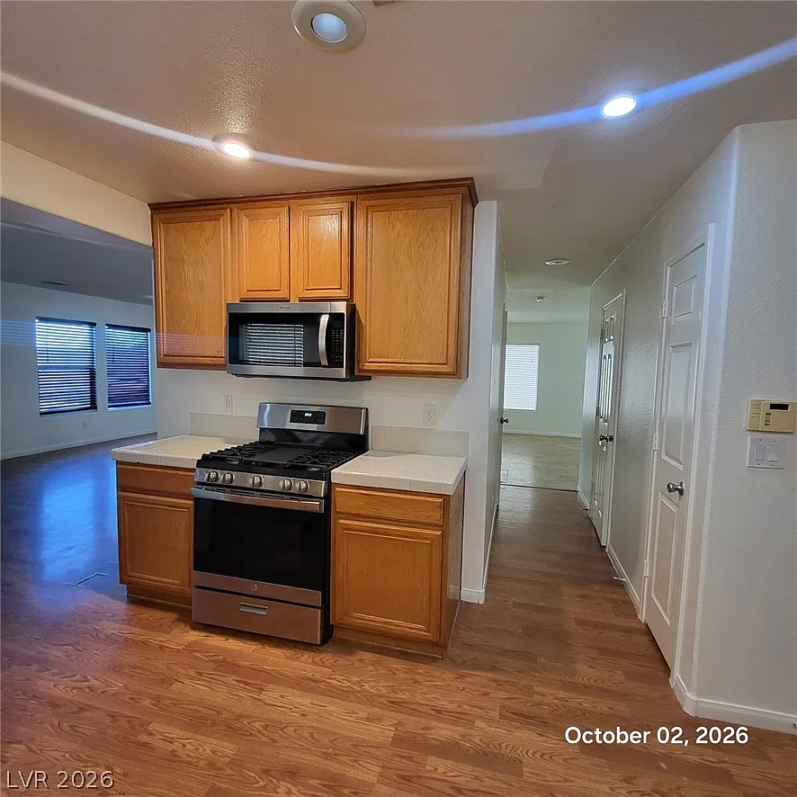 4 bed, 2.5 bath, 2320 sqft, $2,350 — Photo 2
