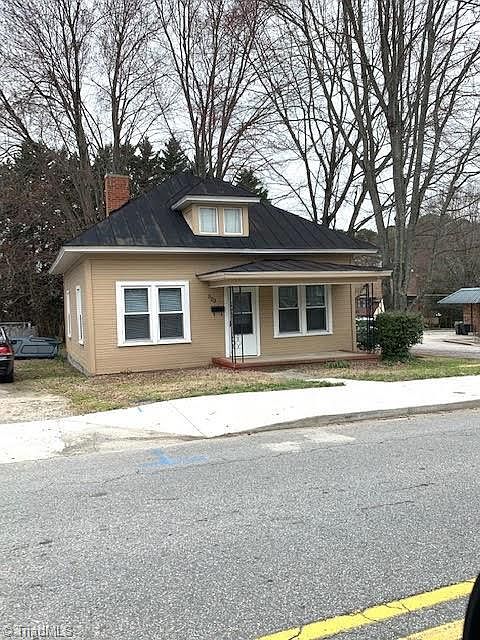 1st image of 529 Boyd St
