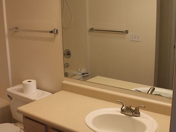4th image of 2529 Ferndale Ln APT 204