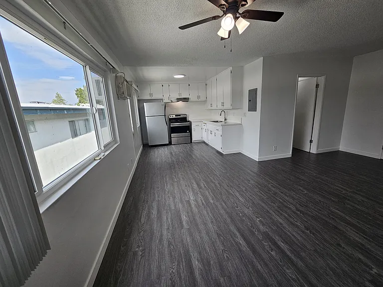 6823 Variel Ave #5 — Photo 7