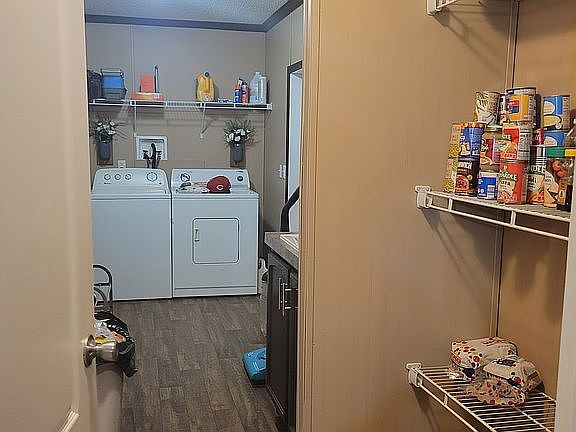 Pantry/laundry room