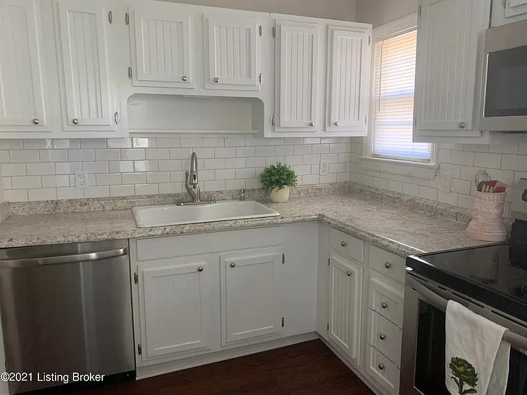 627 Harris Pl — Photo 2