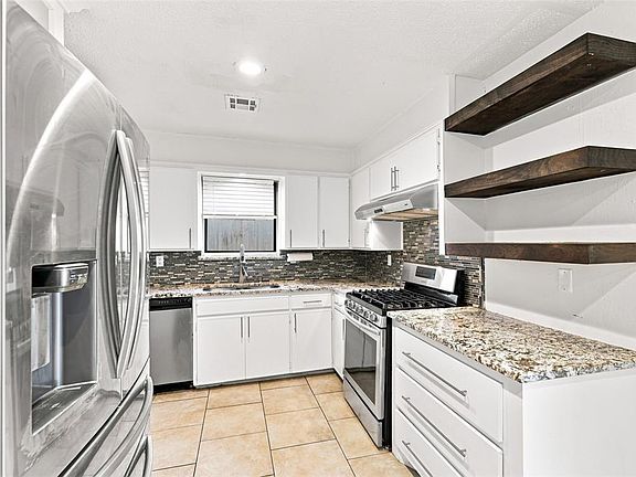 4th image of 2112 N Gleason Ave