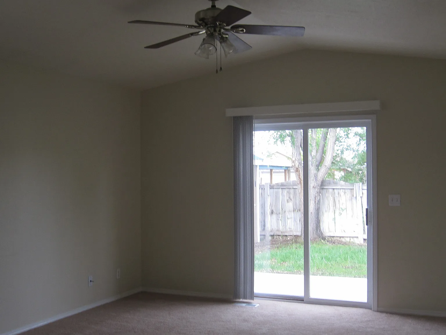 3 bed, 1144 sqft, $1,950 — Photo 3