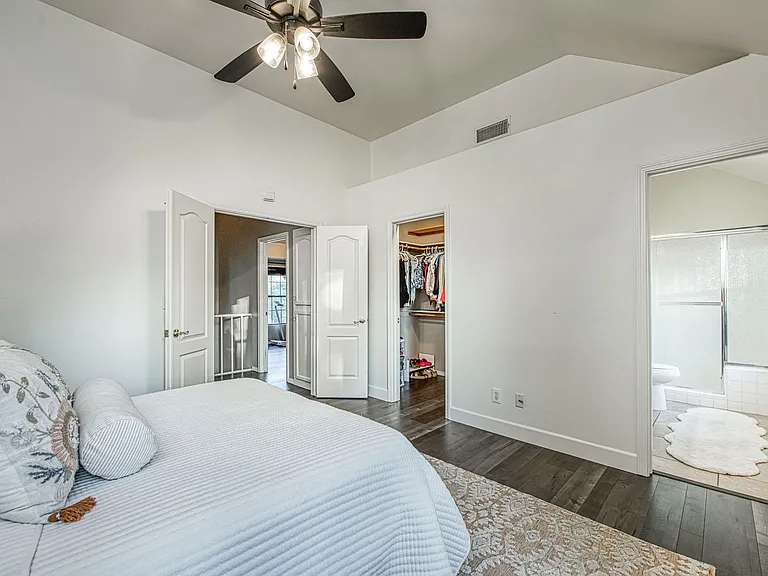 921 E Foxhill Dr — Photo 16
