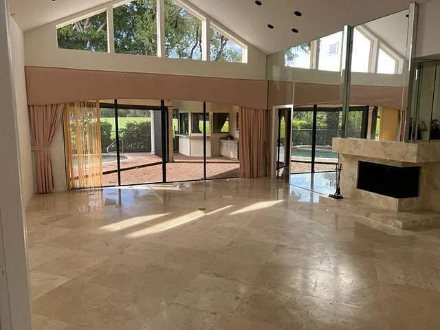 4 bed, 3.5 bath, 4017 sqft, $13,500 — Photo 2