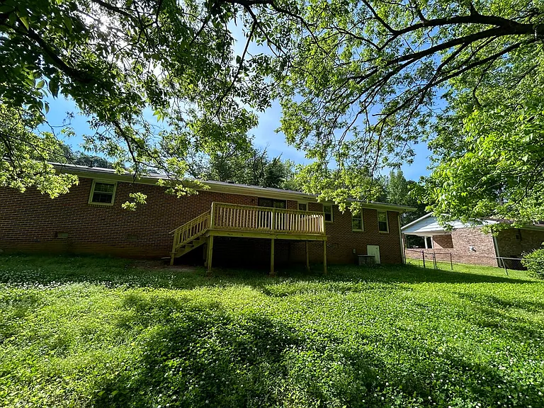 33 Lynhaven Dr — Photo 13