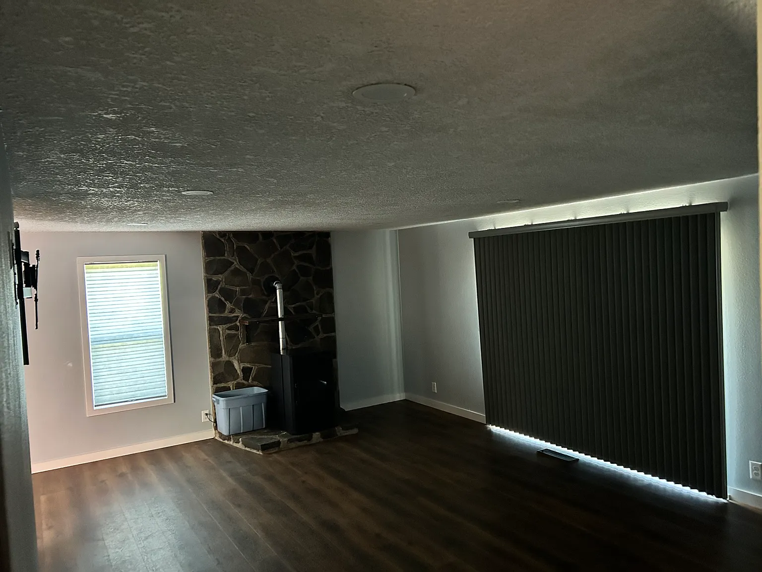 3 bed, 1044 sqft, $2,400 — Photo 3