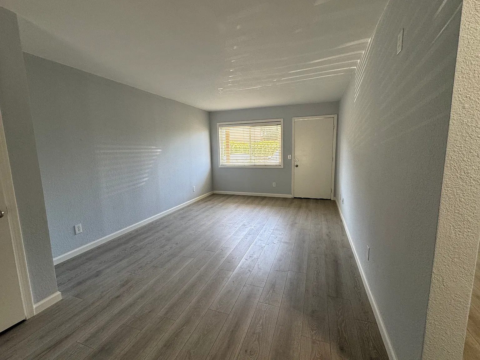 2 bed, 750 sqft, $2,350 — Photo 4