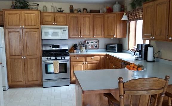 Look at all the cabinets!