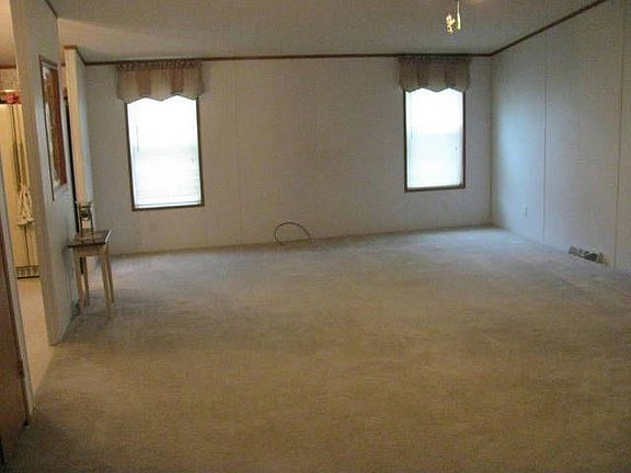 4th image of 831 Creek Dr