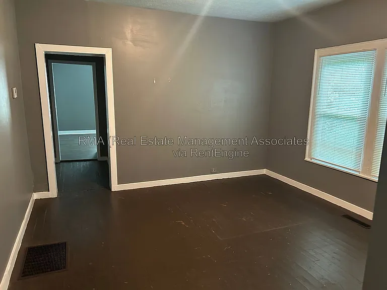 205 W Tinsley St — Photo 3